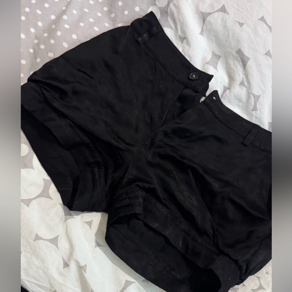 PRINGLE of Scotland. Silk. Size S/26 waist Slim legs.Ballon shorts pockets